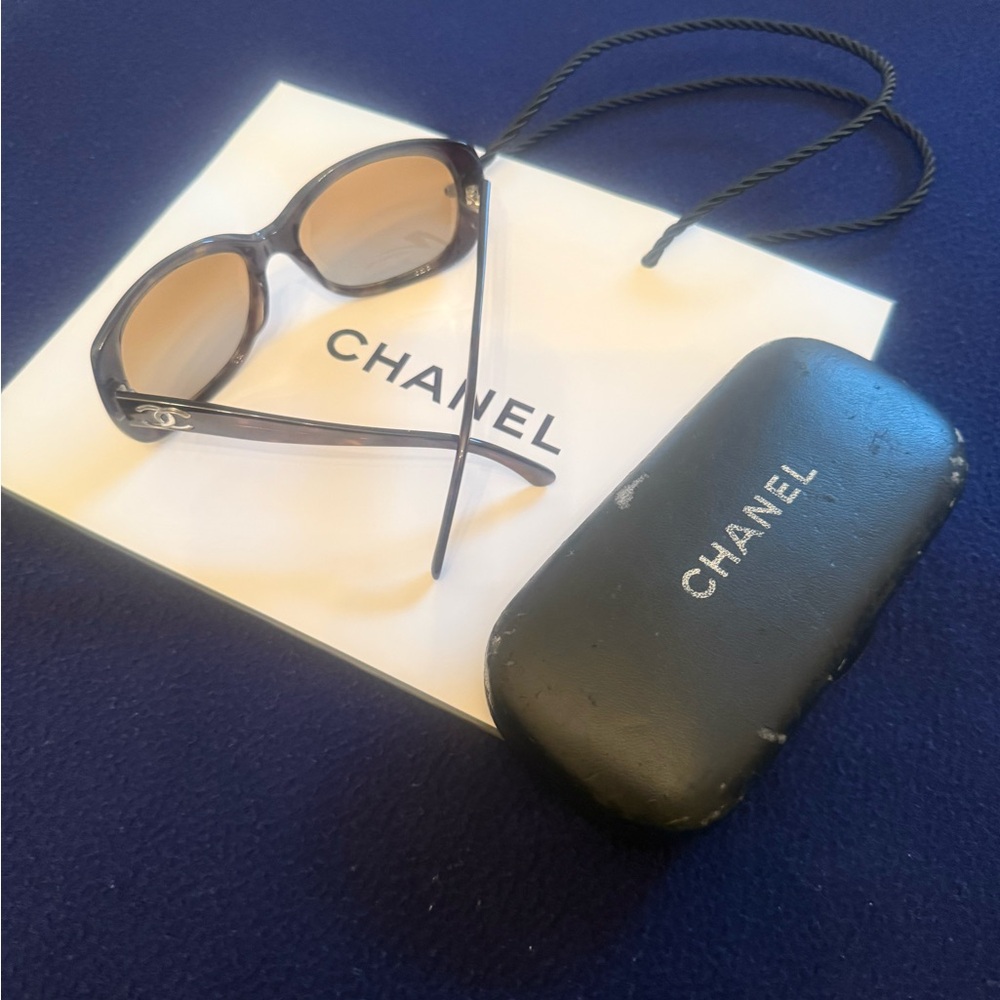 Chanel  Sunglasses + Case + Shopping Bag - Picture 13 of 13